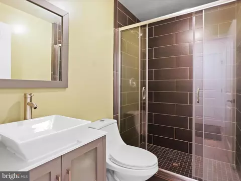 Bath - 908 Evers Ave, Capitol Heights, MD 20743 photo 4 of 4