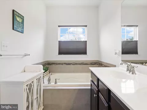 Bath - 908 Evers Ave, Capitol Heights, MD 20743 photo 3 of 4