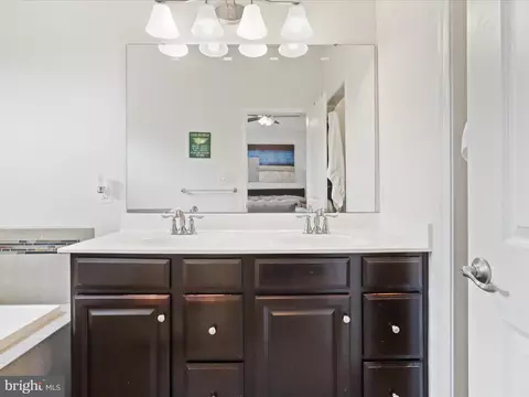 Bath - 908 Evers Ave, Capitol Heights, MD 20743 photo 2 of 4
