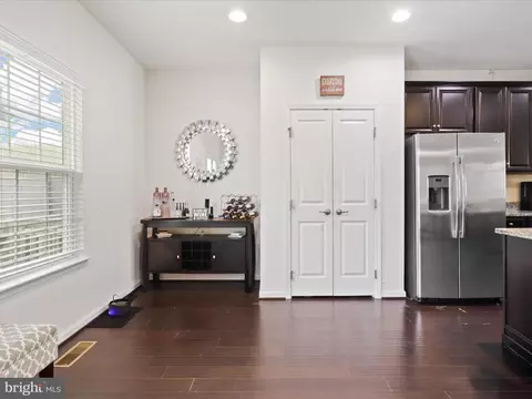 Entry Way - 908 Evers Ave, Capitol Heights, MD 20743 photo 2 of 4