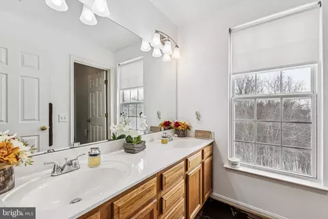 Bath - 3205 Benjamin Ct, Clinton, MD 20735 photo 5 of 5
