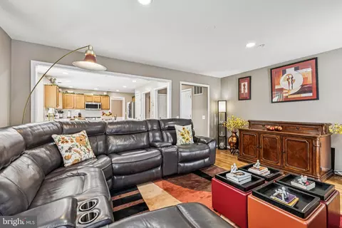 Living - 3205 Benjamin Ct, Clinton, MD 20735 photo 1 of 1