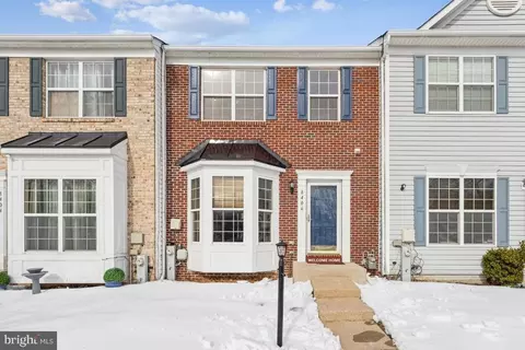 8406 Hamlin St, Lanham, MD 20706