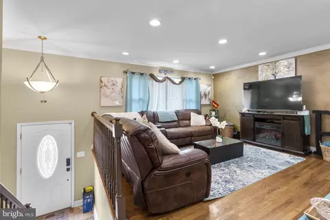 Entry Way - 9618 Small Dr, Clinton, MD 20735 photo 1 of 2