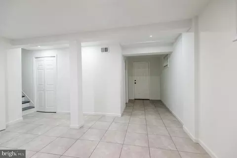 Entry Way - 8912 Keewatin Rd, Lanham, MD 20706 photo 8 of 9