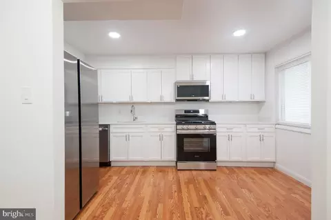 Entry Way - 8912 Keewatin Rd, Lanham, MD 20706 photo 4 of 9