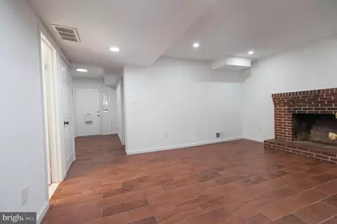 Living - 8912 Keewatin Rd, Lanham, MD 20706 photo 8 of 9