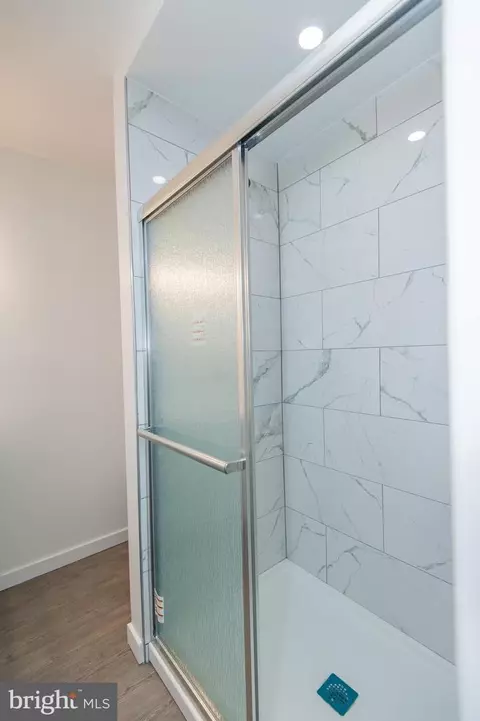 Bath - 8912 Keewatin Rd, Lanham, MD 20706 photo 7 of 11