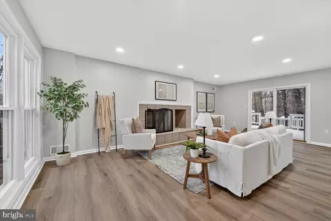 700 Kings Ln, Fort Washington, MD 20744