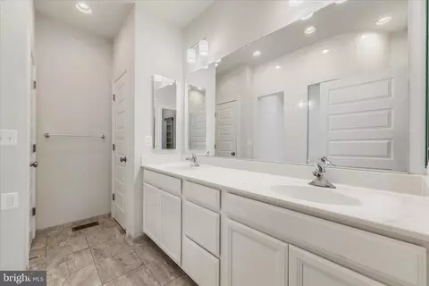 Entry Way - 12706 Broughton Blf, Brandywine, MD 20613 photo 5 of 6