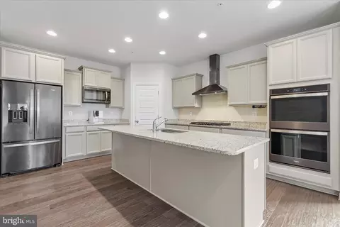 Kitchen - 12706 Broughton Blf, Brandywine, MD 20613 photo 3 of 3