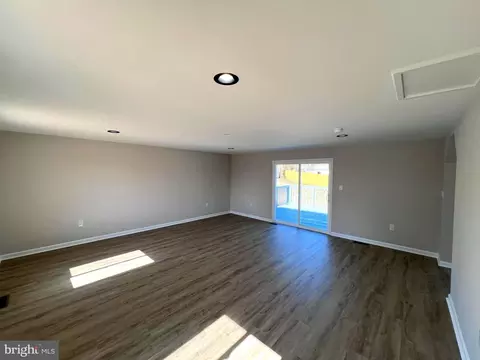 Living - 3608 Kidder Rd, Clinton, MD 20735 photo 7 of 15