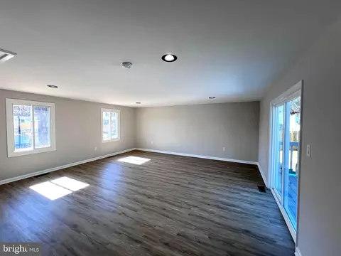 Living - 3608 Kidder Rd, Clinton, MD 20735 photo 6 of 15