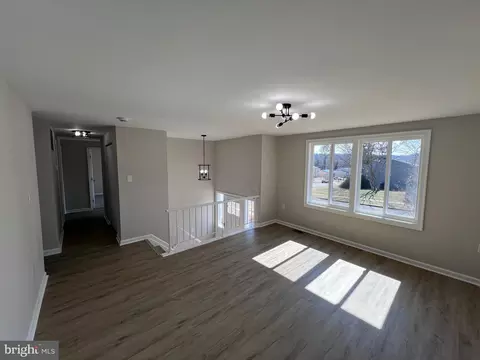 Living - 3608 Kidder Rd, Clinton, MD 20735 photo 2 of 15