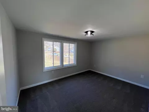 Living - 3608 Kidder Rd, Clinton, MD 20735 photo 10 of 15