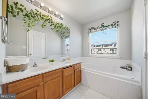 Bath - 15420 Kennett Square Way, Brandywine, MD 20613 photo 1 of 3