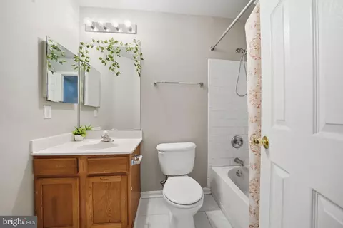 Bath - 15420 Kennett Square Way, Brandywine, MD 20613 photo 2 of 3