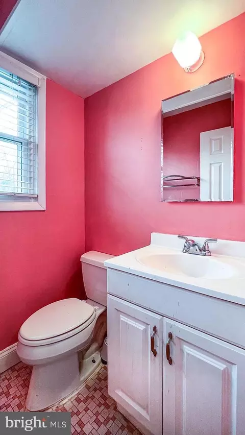 Bath - 7021 96th Pl, Lanham, MD 20706 photo 5 of 7