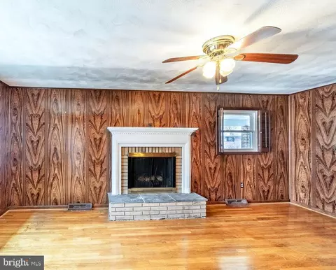 Living - 7021 96th Pl, Lanham, MD 20706 photo 11 of 11