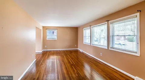 Living - 7021 96th Pl, Lanham, MD 20706 photo 5 of 11