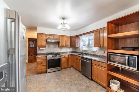 Kitchen - 7021 96th Pl, Lanham, MD 20706 photo 3 of 5
