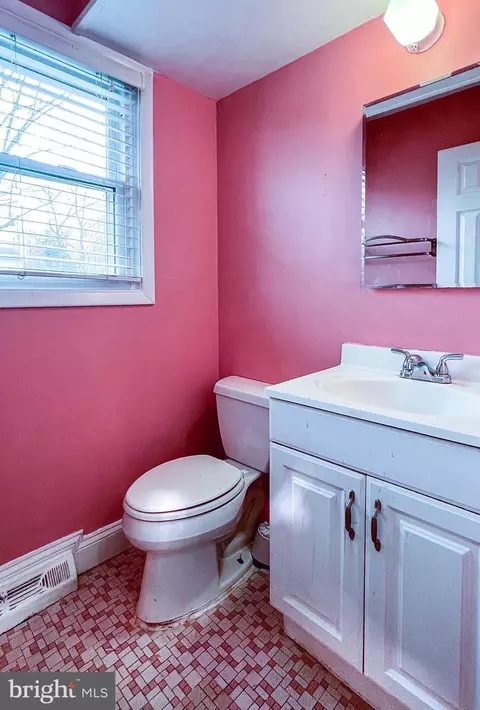 Bath - 7021 96th Pl, Lanham, MD 20706 photo 7 of 7