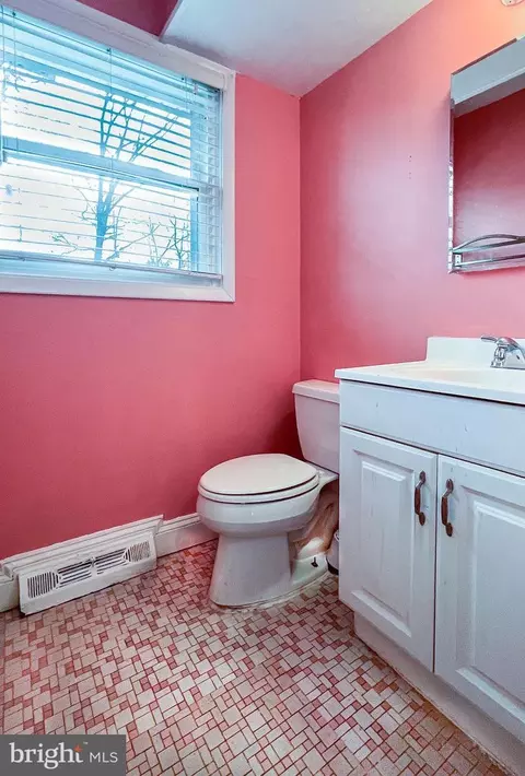 Bath - 7021 96th Pl, Lanham, MD 20706 photo 6 of 7