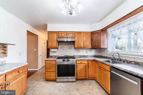 Kitchen - 7021 96th Pl, Lanham, MD 20706 photo 4 of 5