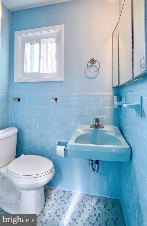 Bath - 7021 96th Pl, Lanham, MD 20706 photo 4 of 7