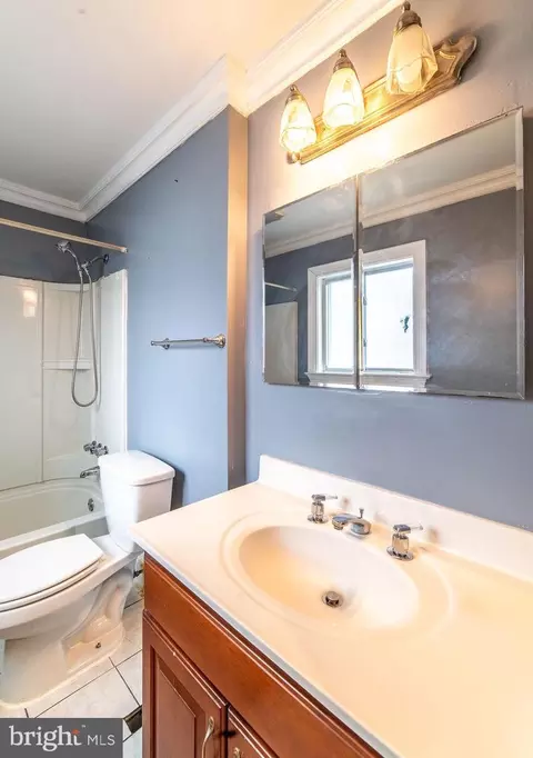 Bath - 7021 96th Pl, Lanham, MD 20706 photo 2 of 7