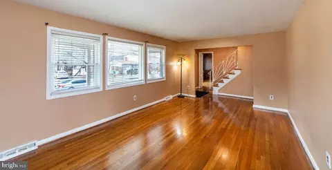 Living - 7021 96th Pl, Lanham, MD 20706 photo 3 of 11