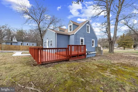 Exterior - 4104 Maple Rd, Suitland, MD 20746 photo 1 of 6