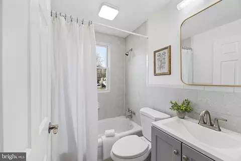 Bath - 4104 Maple Rd, Suitland, MD 20746 photo 1 of 3
