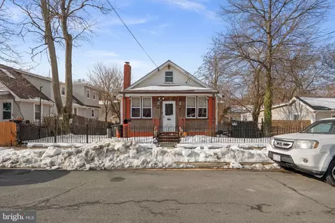 520 68th St, Capitol Heights, MD 20743