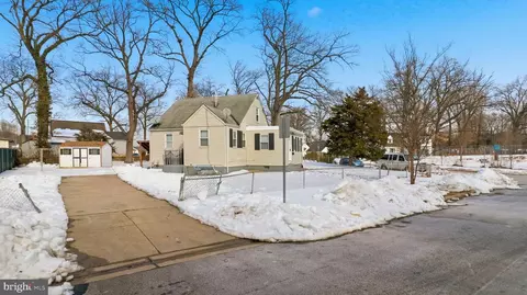5900 Eastpine Dr, Riverdale, MD 20737