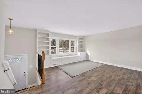 Living - 13102 Gerry Rd, Clinton, MD 20735 photo 4 of 9