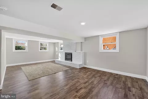Living - 13102 Gerry Rd, Clinton, MD 20735 photo 8 of 9