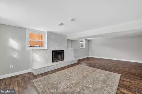 Living - 13102 Gerry Rd, Clinton, MD 20735 photo 7 of 9