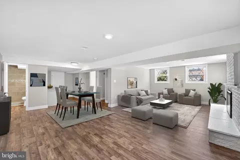 Living - 13102 Gerry Rd, Clinton, MD 20735 photo 6 of 9