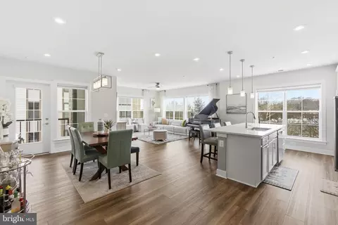 102 Saint Ives Pl #307, Oxon Hill, MD 20745