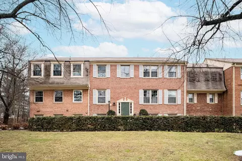 5976 Westchester Park Dr #5976 T-1, College Park, MD 20740