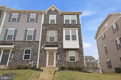 8437 Hamlin St, Lanham, MD 20706