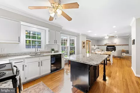 Kitchen - 15303 Pine Tree Way, Bowie, MD 20721 photo 5 of 7