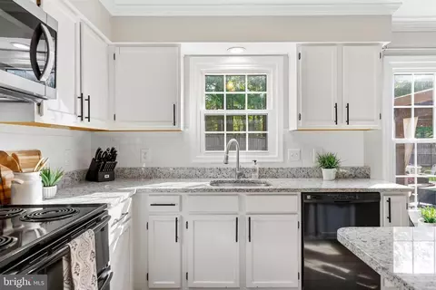 Kitchen - 15303 Pine Tree Way, Bowie, MD 20721 photo 6 of 7