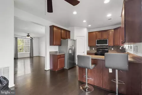 Entry Way - 7114 Beissel Ct, Brandywine, MD 20613 photo 3 of 10