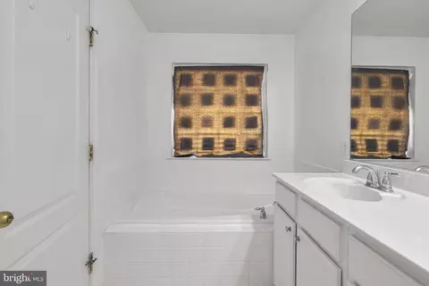 Bath - 7114 Beissel Ct, Brandywine, MD 20613 photo 2 of 2