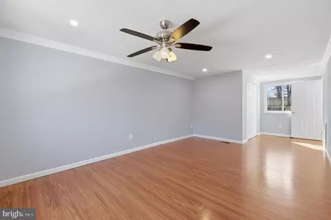 Living - 6410 Killarney St, Clinton, MD 20735 photo 3 of 7