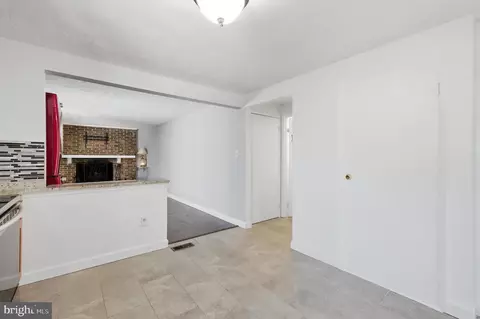 Entry Way - 6410 Killarney St, Clinton, MD 20735 photo 4 of 4