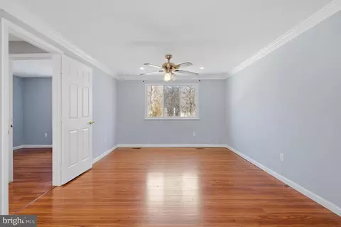 Living - 6410 Killarney St, Clinton, MD 20735 photo 4 of 7