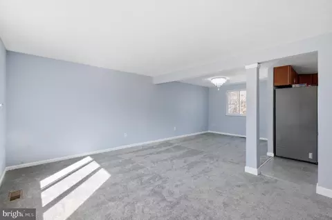 Living - 6410 Killarney St, Clinton, MD 20735 photo 5 of 7
